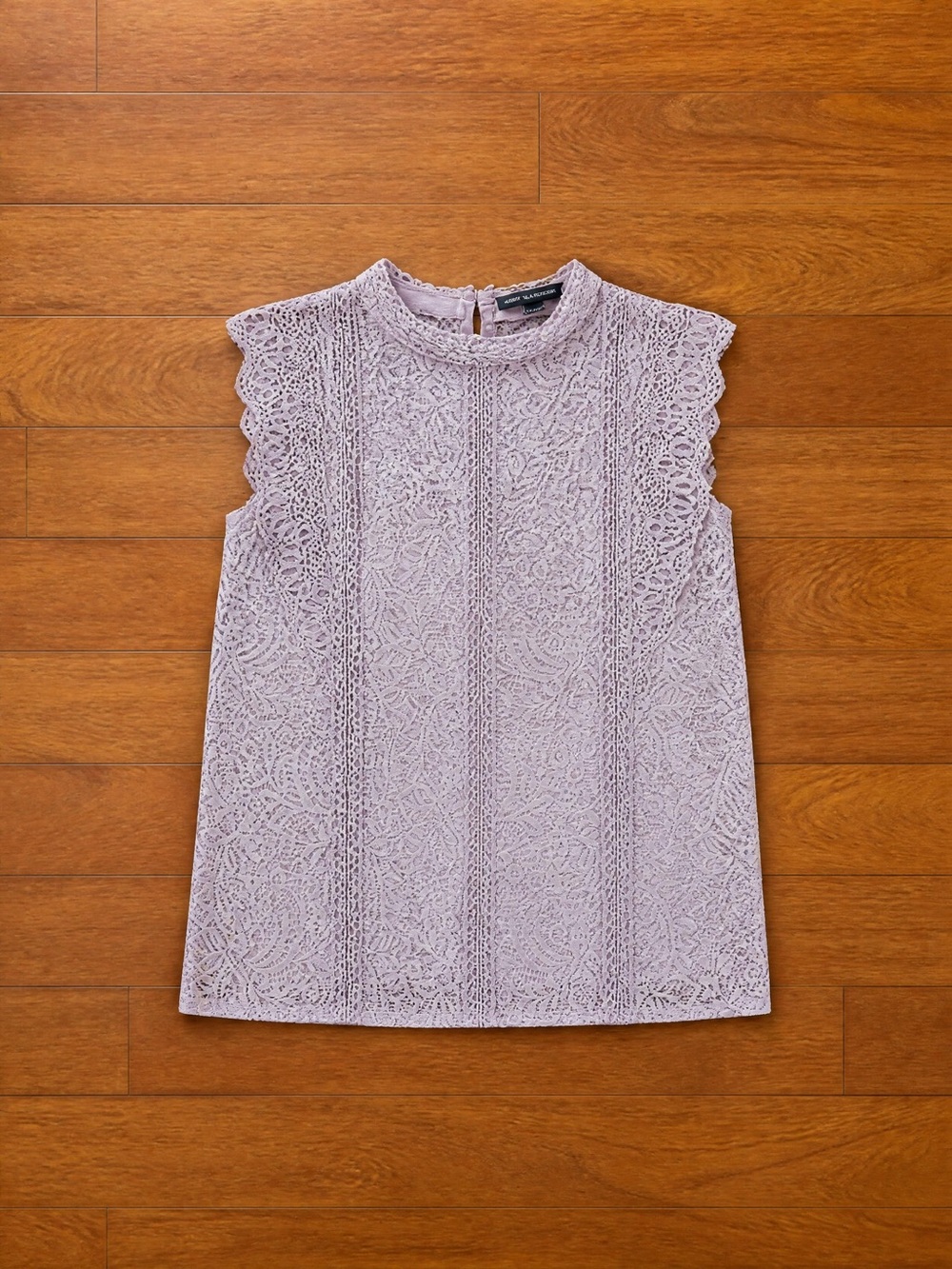 NWT Lavender Lace Sleeveless High Neck Shell M